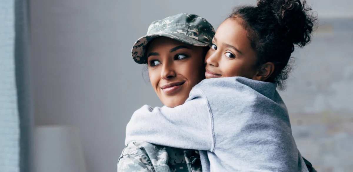 militar con chica