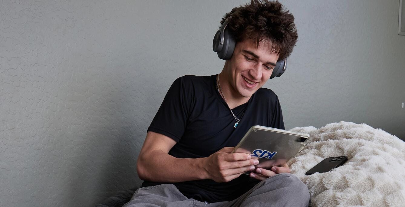 Estudiante con su tableta