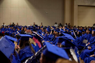 Los alumnos en la ceremonia de graduación