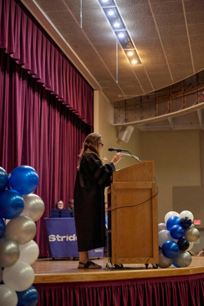 La chica que pronunció el discurso en la graduación