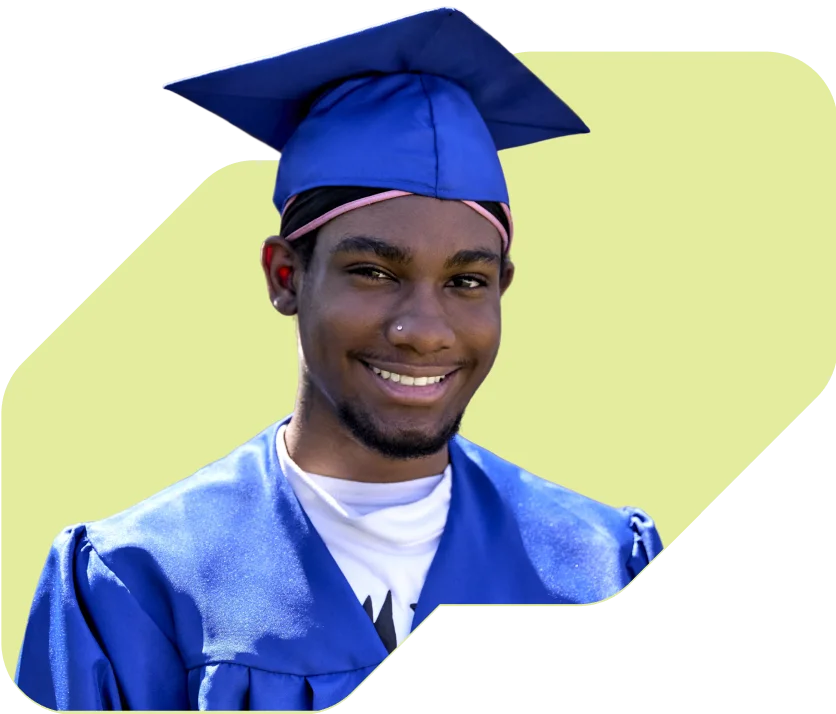 Niño con sombrero de graduación